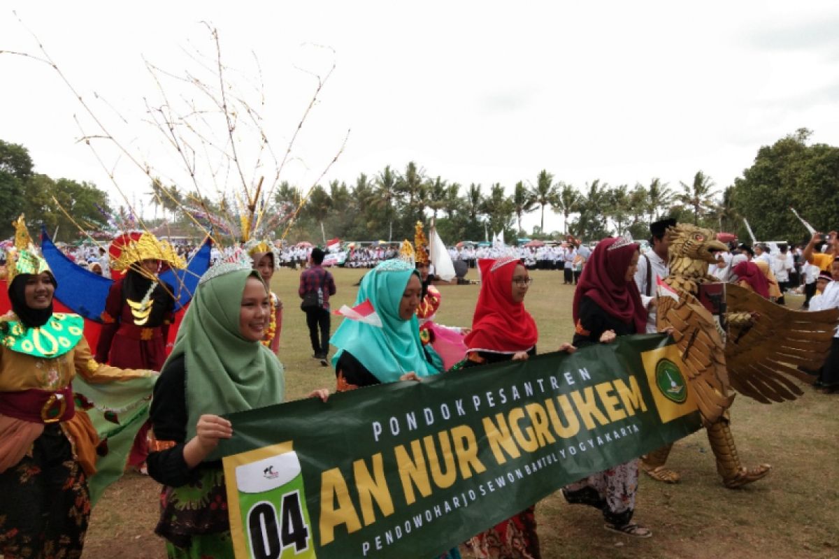 Bupati Bantul ajak santri manfaatkan sosmed tebarkan kedamaian