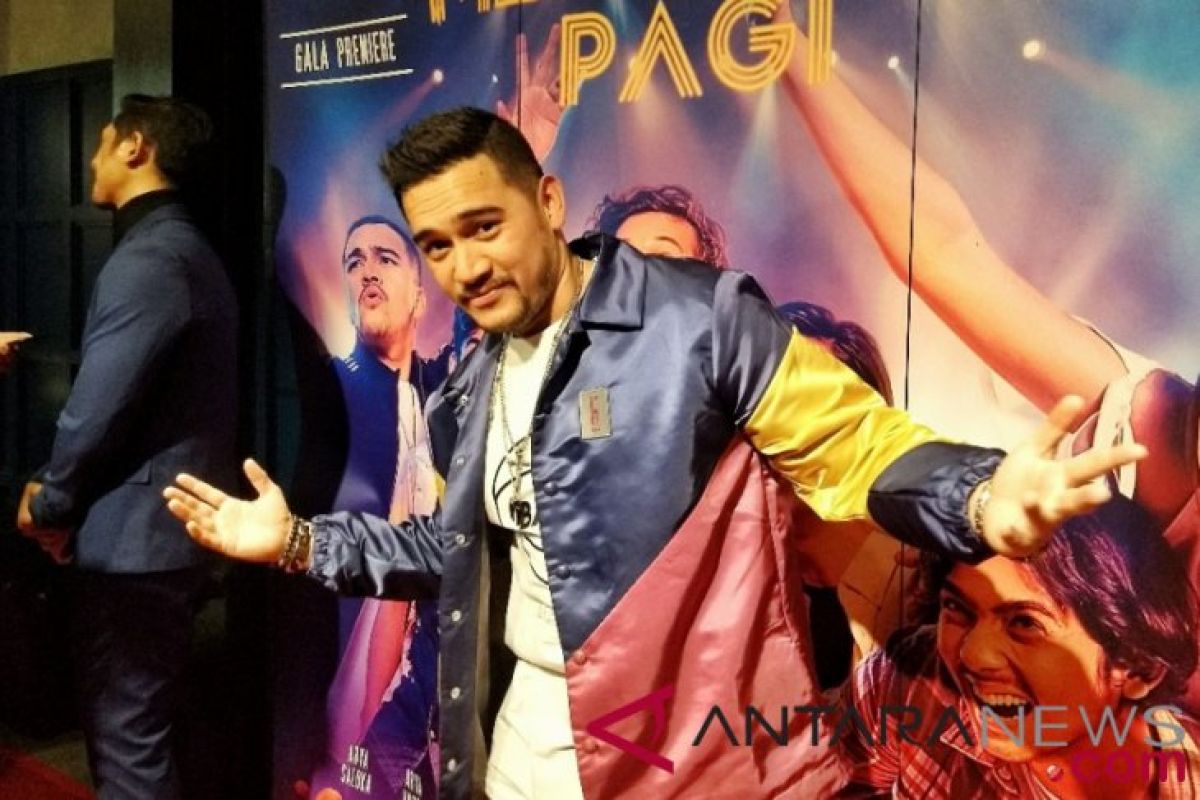 Mario Lawalata berperan sebagai penjual Narkoba di film "Menunggu Pagi"