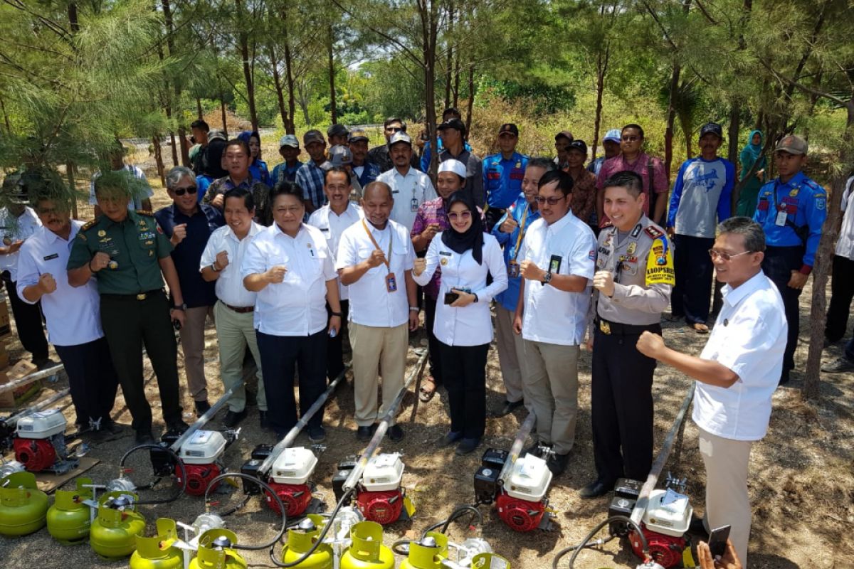 Pertamina-Kementerian ESDM Bagikan Konverter Kit kepada Nelayan Probolinggo