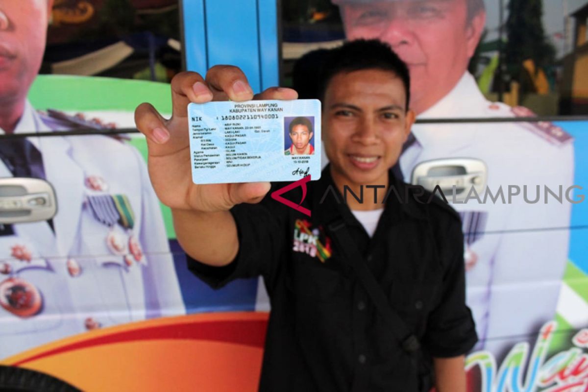 Disdukcapil Lampung bantu warga membuat Kartu Identitas Anak