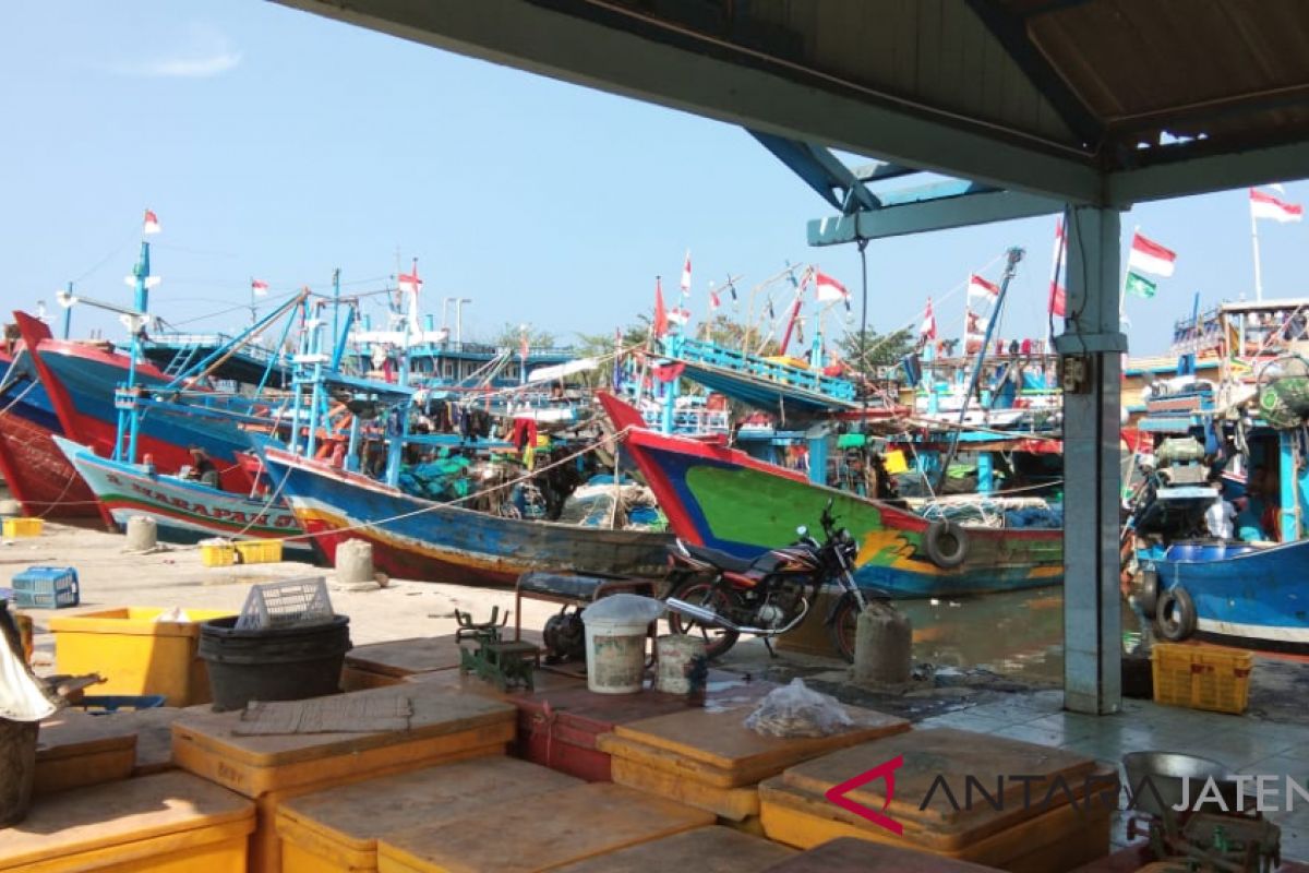 Cuaca buruk,  pelelangan ikan di Pekalongan sepi