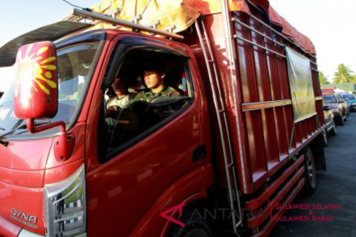 Kendaraan-kendaraan pengangkut logistik mengalir ke Palu