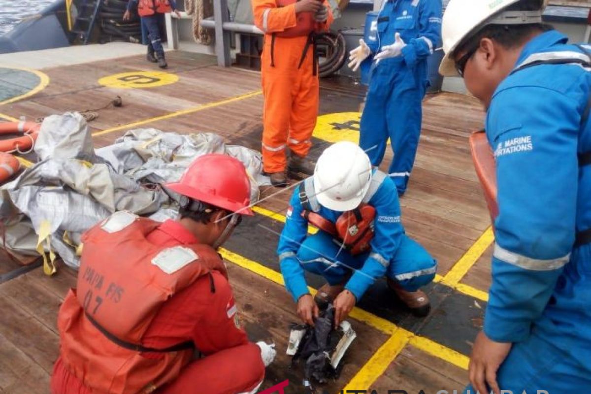 Tim penyelam cari kotak hitam Lion