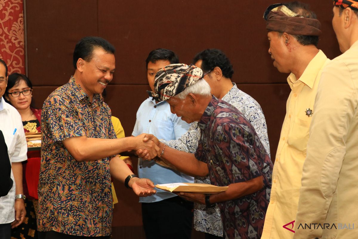 Sekda Bali serahkan Bantuan korban gempa Lombok