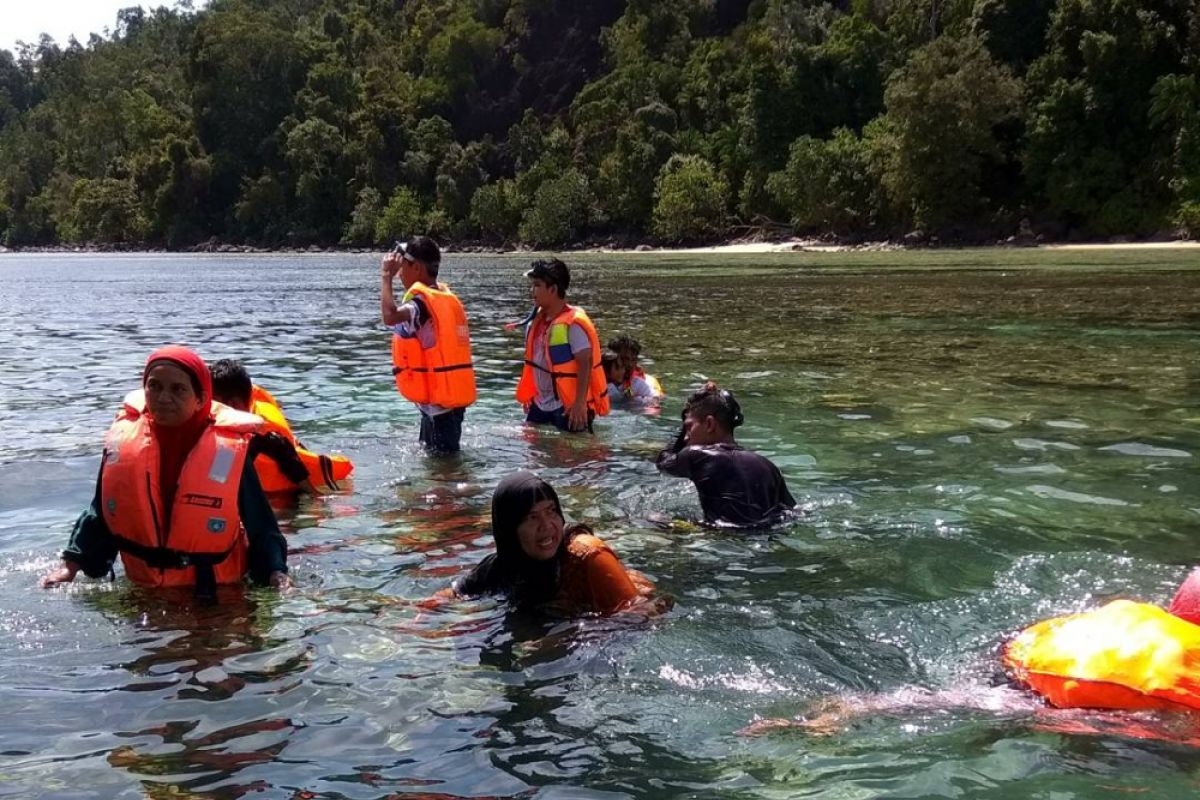 Pariwisata - Wisatawan mulai serbu paket wisata akhir tahun di Mandeh