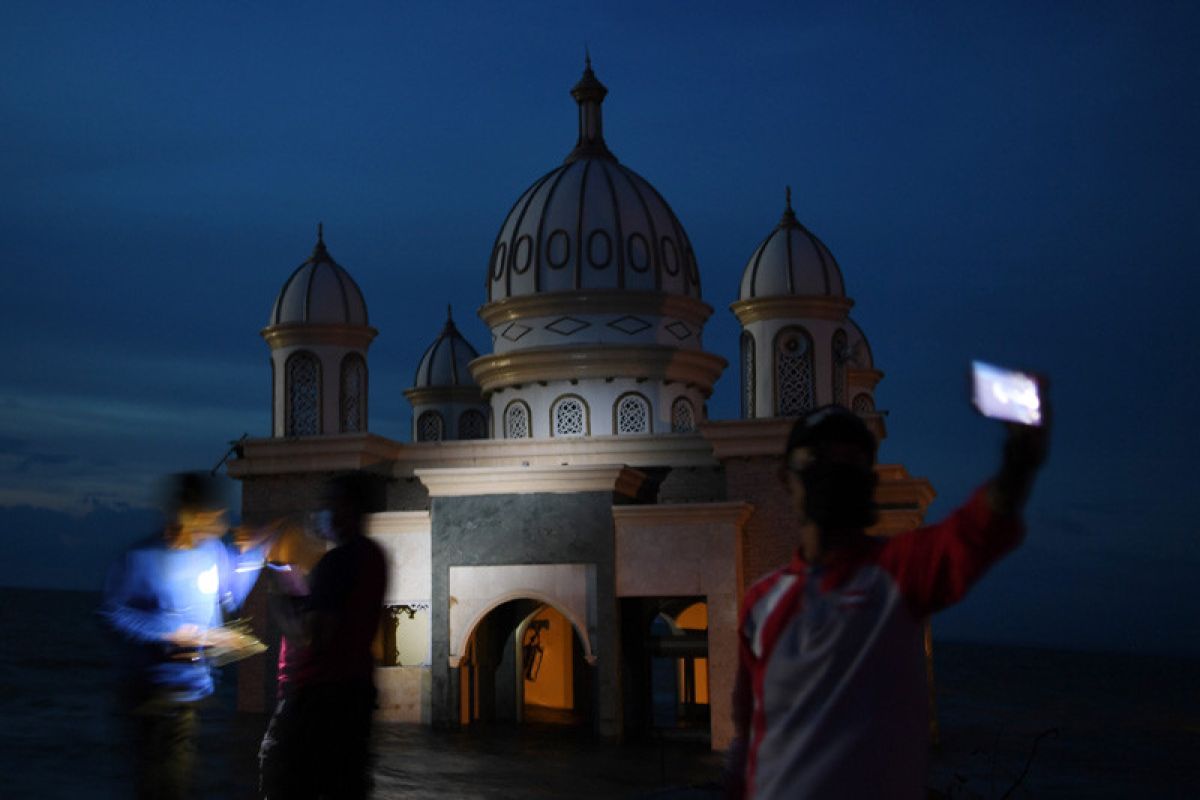 Kondisi terkini Masjid Apung di Teluk Palu