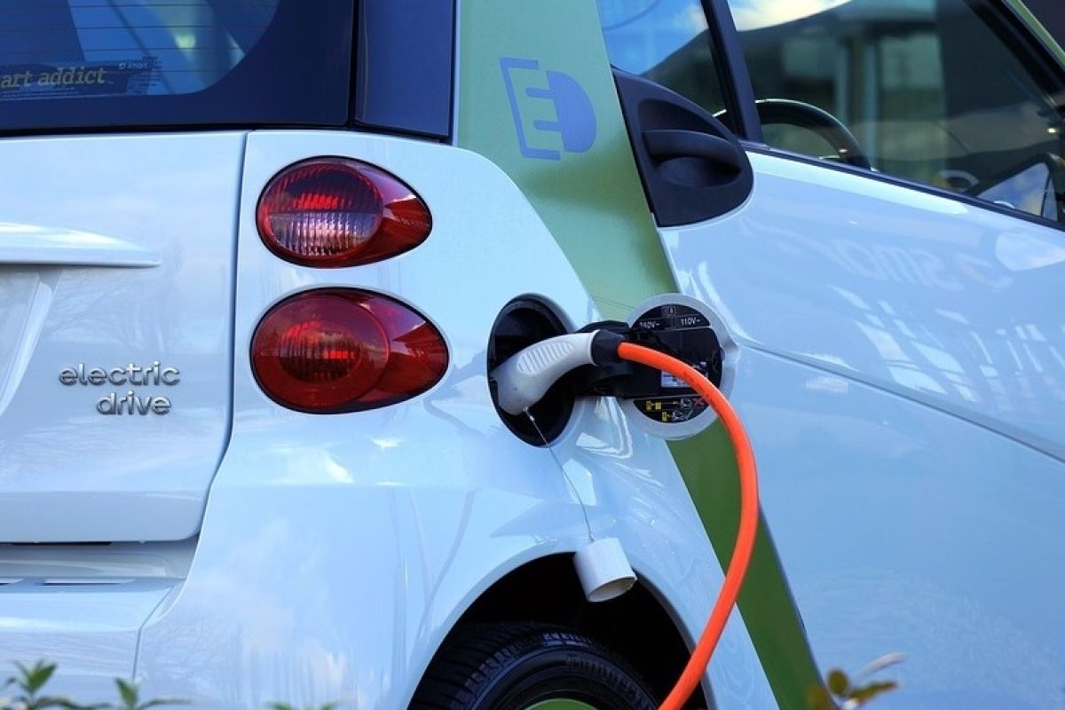 India akan pungut pajak mobil bensin dan diesel demi mobil listrik
