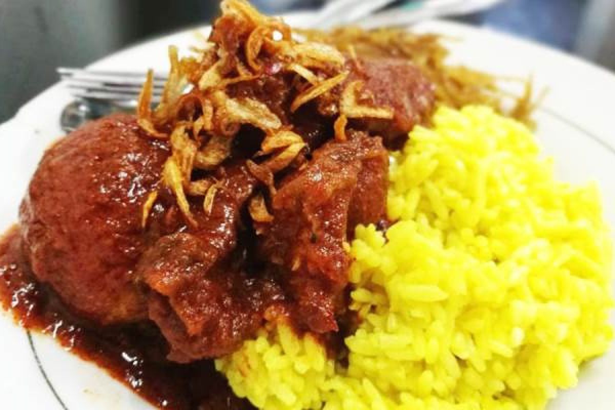 Nasi kuning jadi pilihan sarapan di Kota Palu