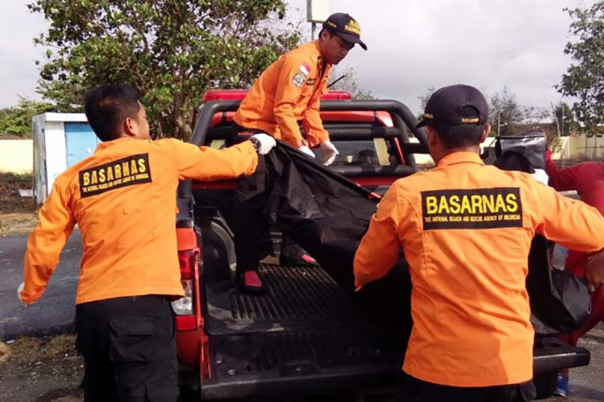 Tim SAR evakuasi jenazah nelayan tenggelam di Cilacap