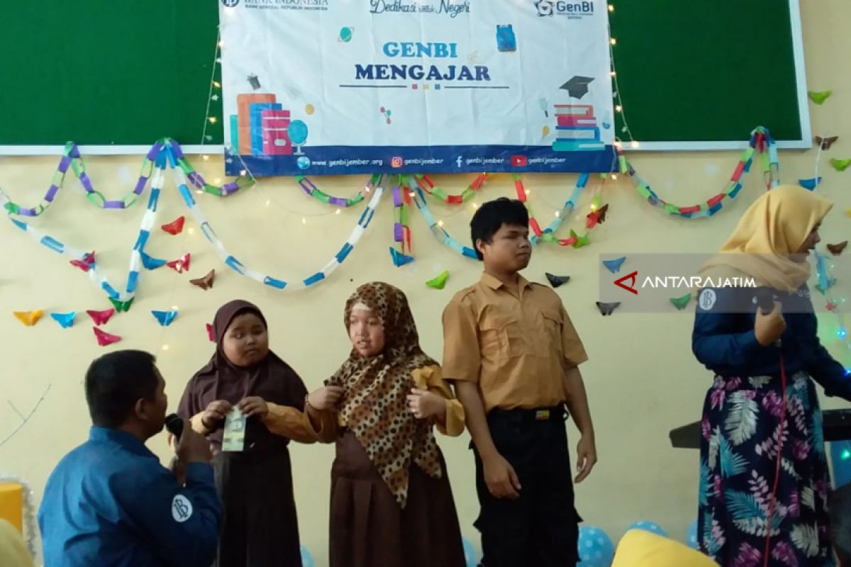 GenBI Jember Dampingi Siswa Disabilitas Netra Mengenali Rupiah (Video)