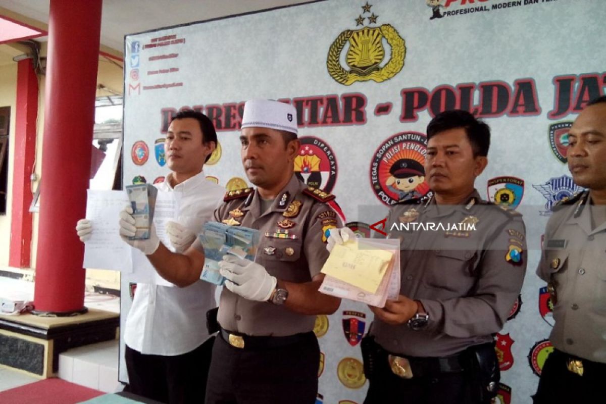 Dua Oknum PNS Kecamatan di Blitar Ditangkap Polisi (Video)