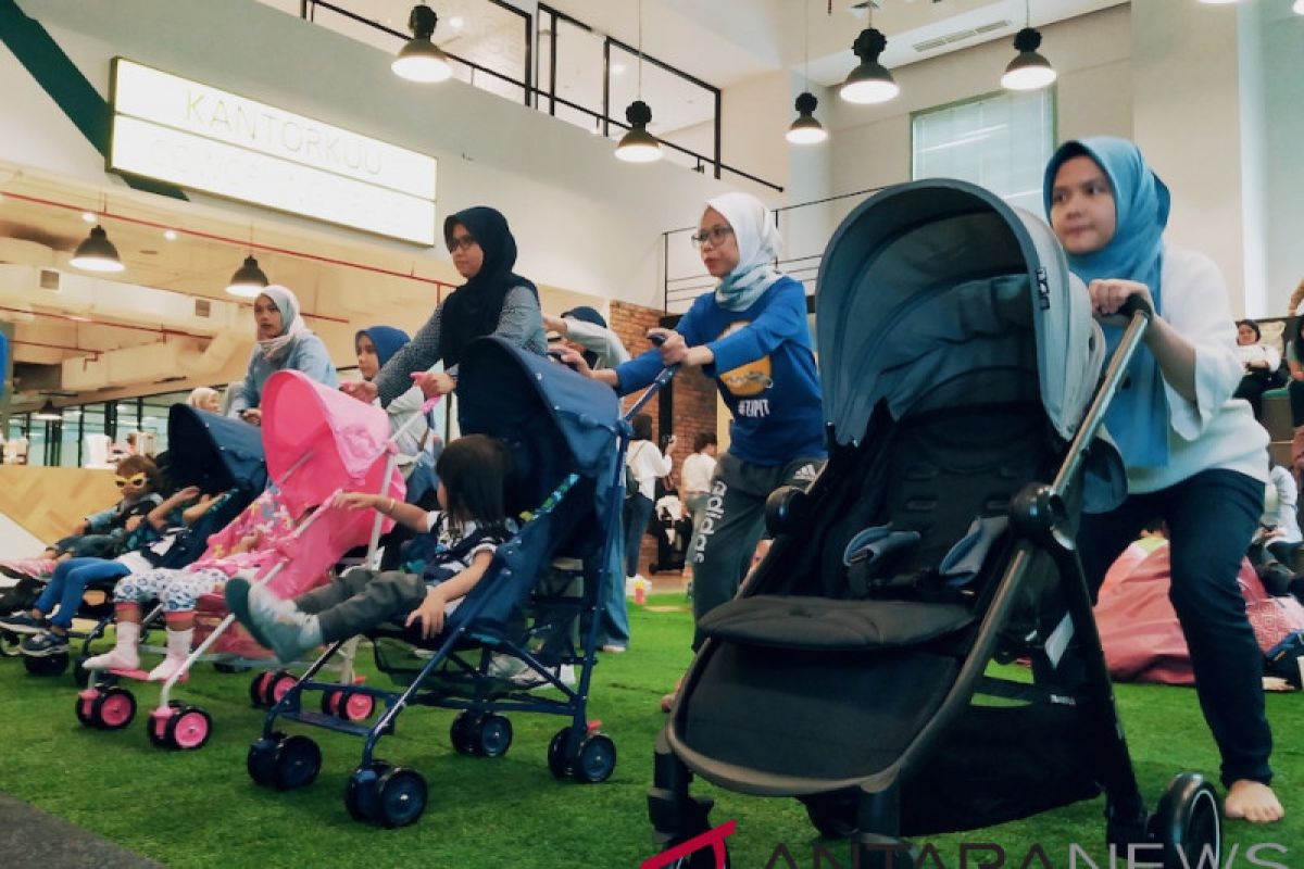 Ibu pascamelahirkan dapat menggunakan stroller untuk berolahraga