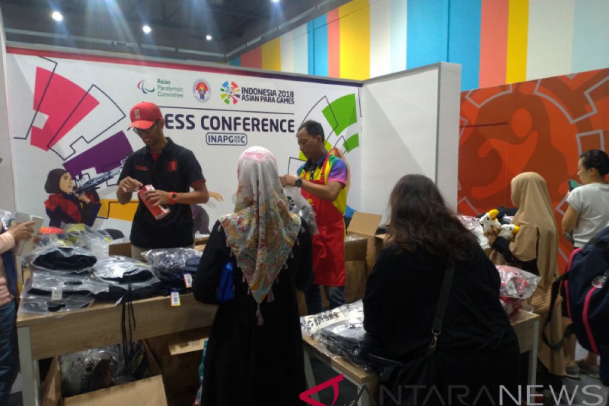 Merchandise Asian Para Games banting harga, pengunjung masih sepi