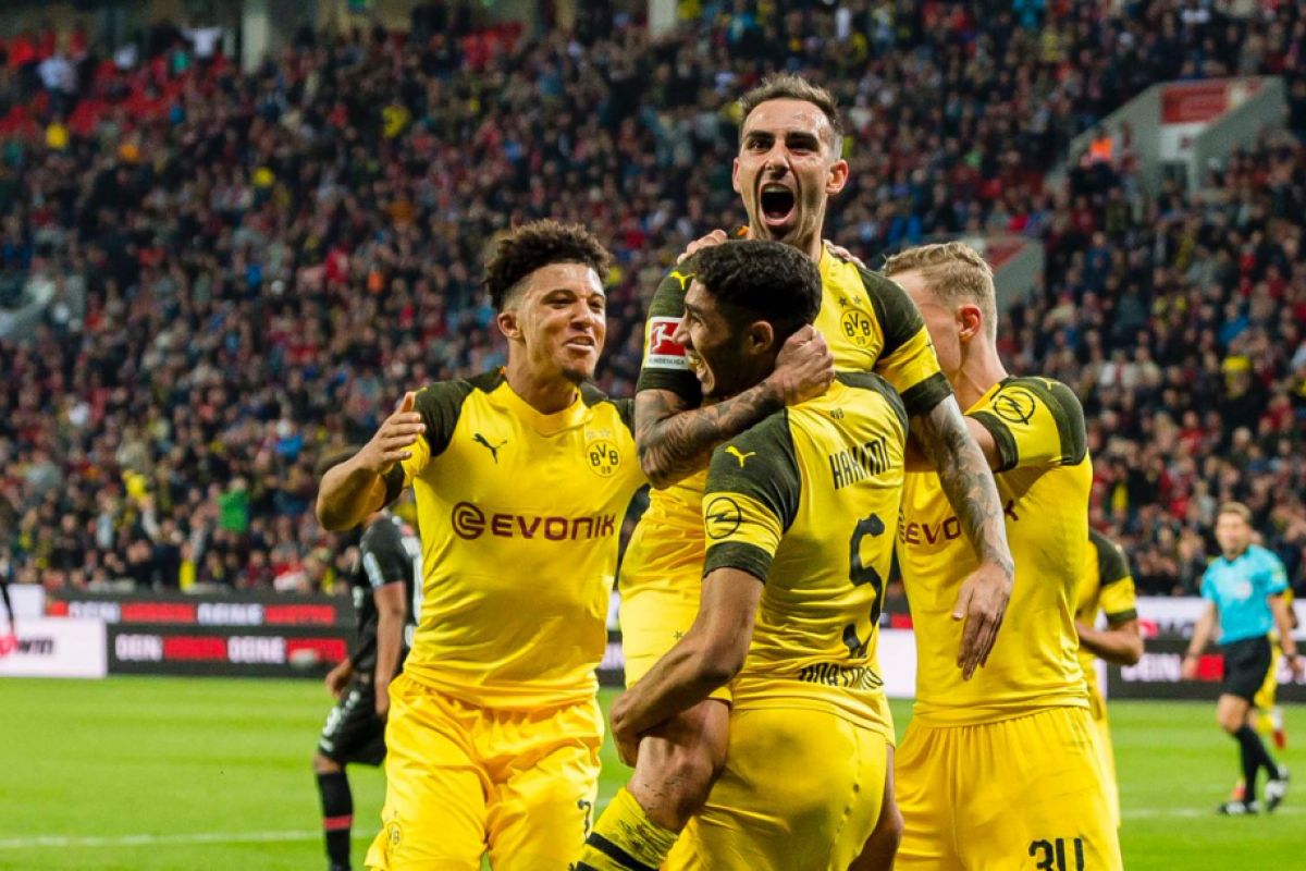 Alcacer cetak tiga gol, Dortmund mantap di puncak klasemen Liga Jerman