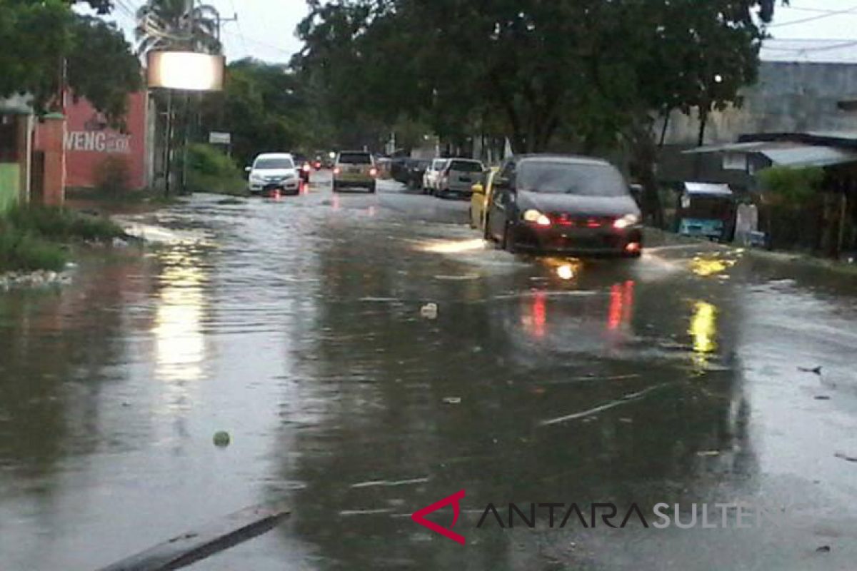 Kota Palu diguyur hujan lebat