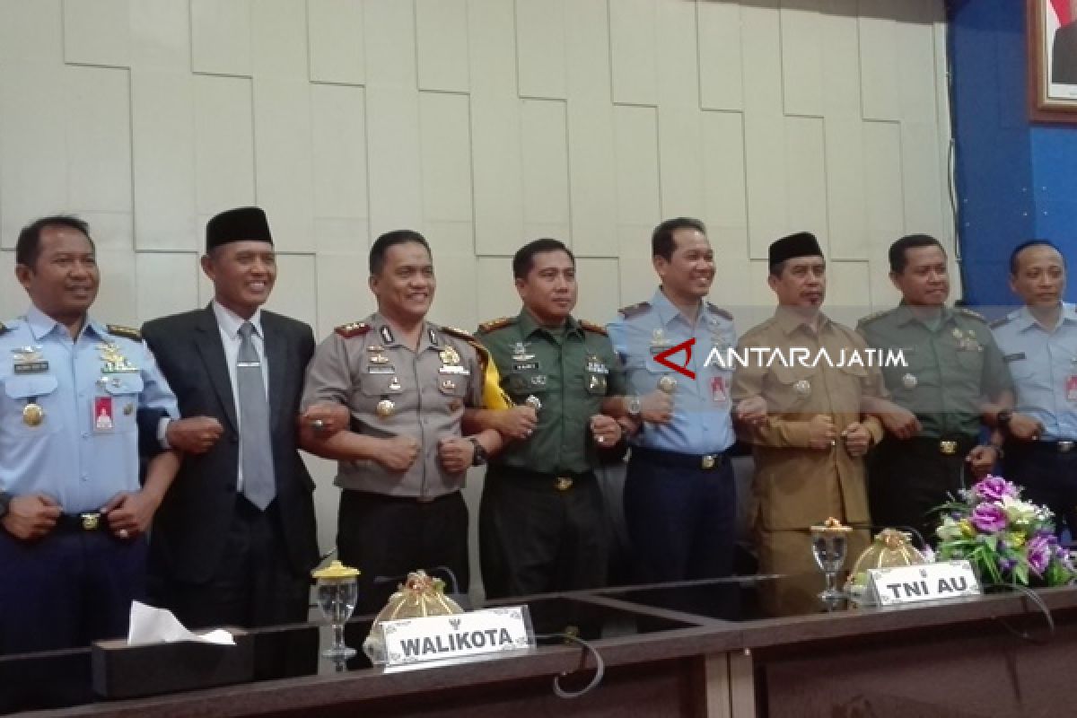 Gabungan TNI/Polri Gelar Pameran Alutsista di Madiun