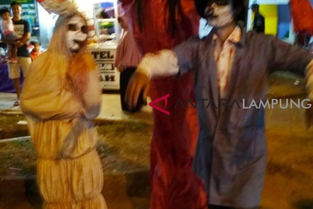 "Hantu berjalan" meriahkan Lampung Fair 2018