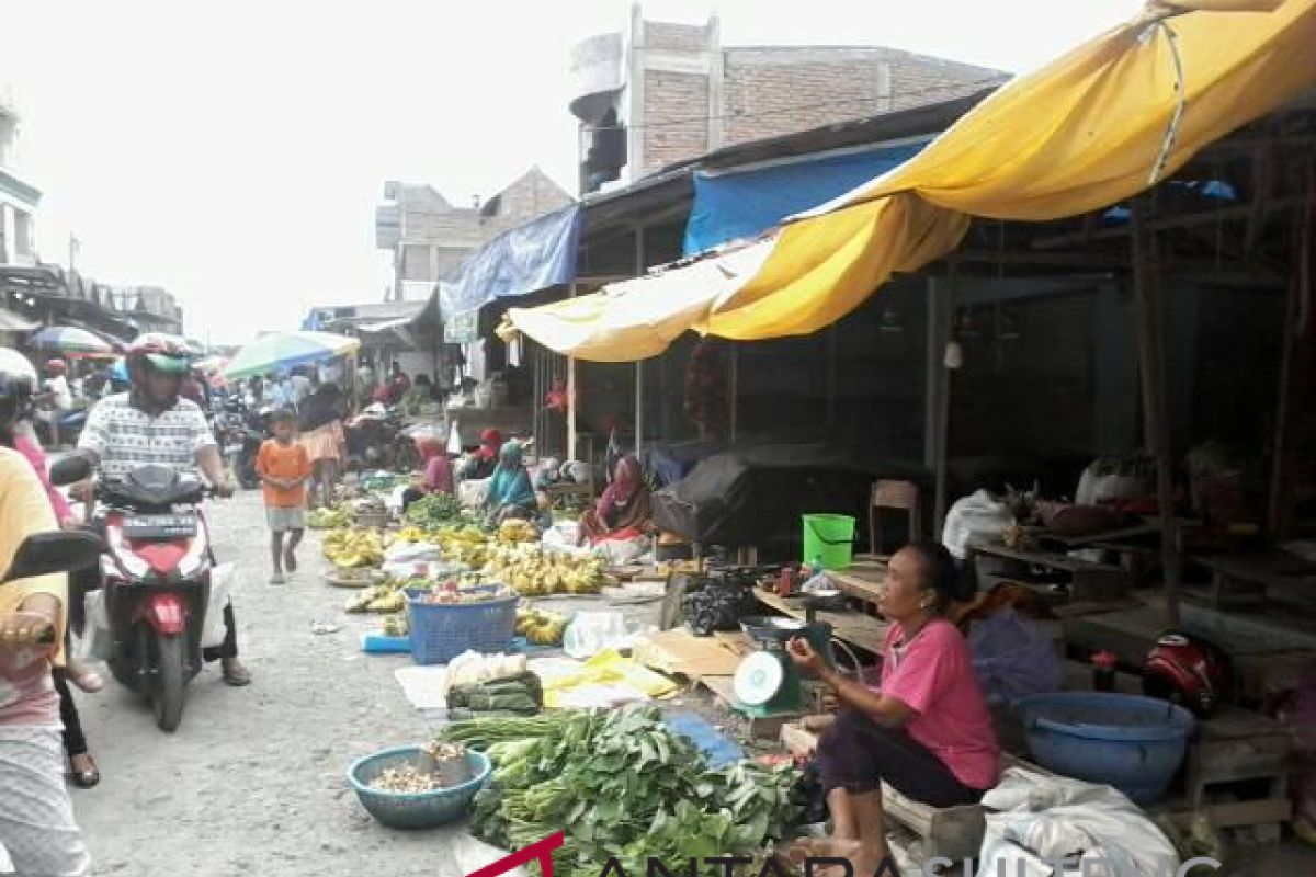 Aktivitas di pusat perbelanjaan Palu semakin normal