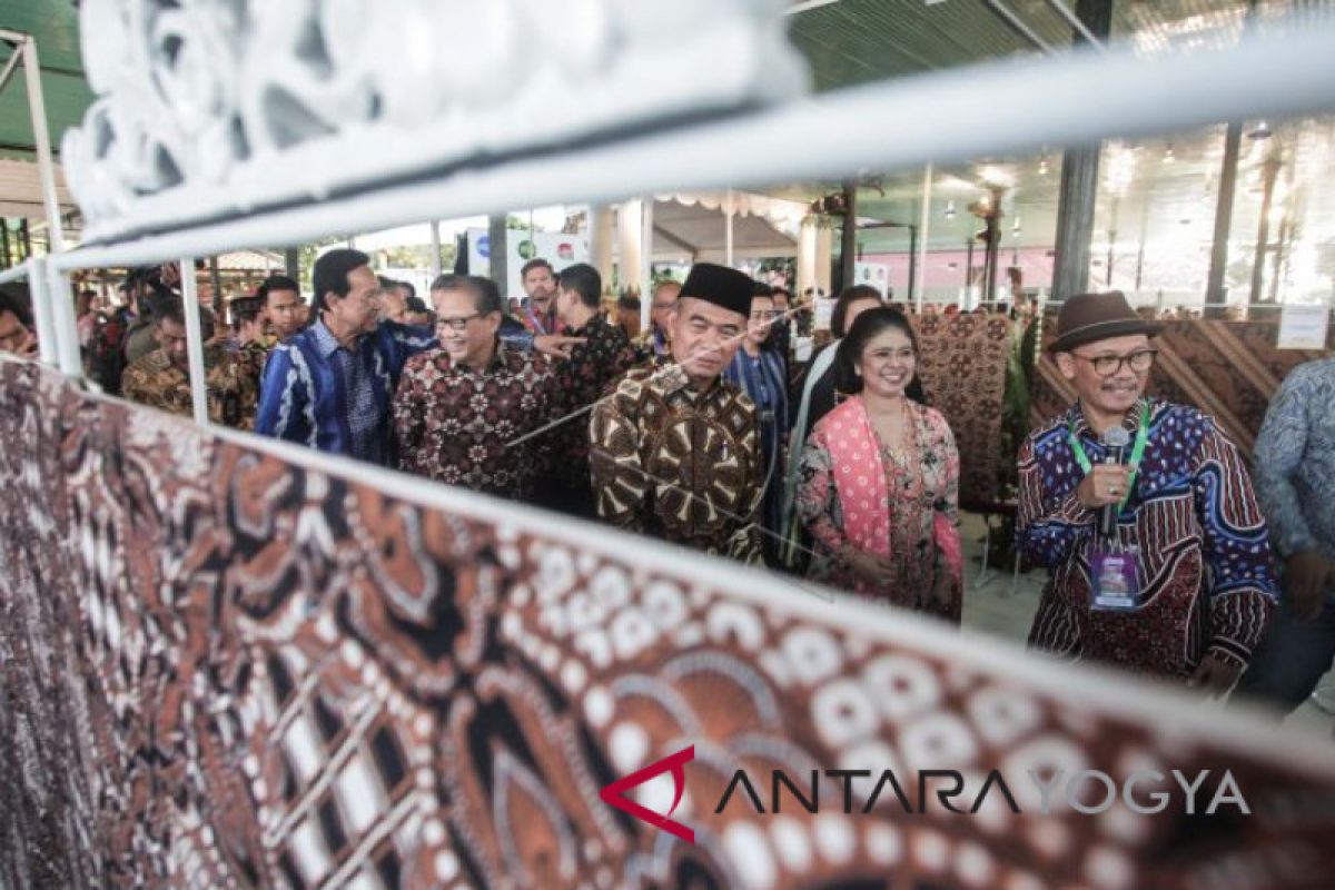 Mendikbud buka "Jogja International Batik Biennale" 2018