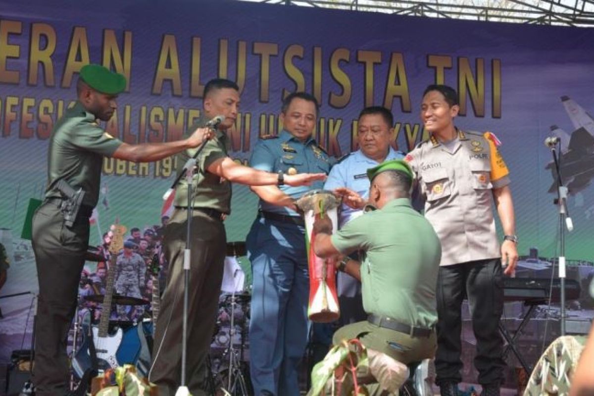 Kodam Cenderawasih gelar pameran alutsista semarakkan HUT TNI