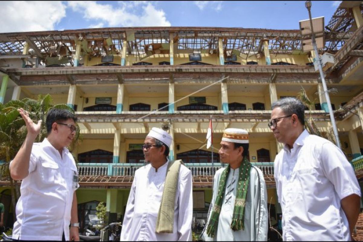 Masyarakat Batam membangun empat kelas di Ponpes Al-Aziziyah Lombok Barat