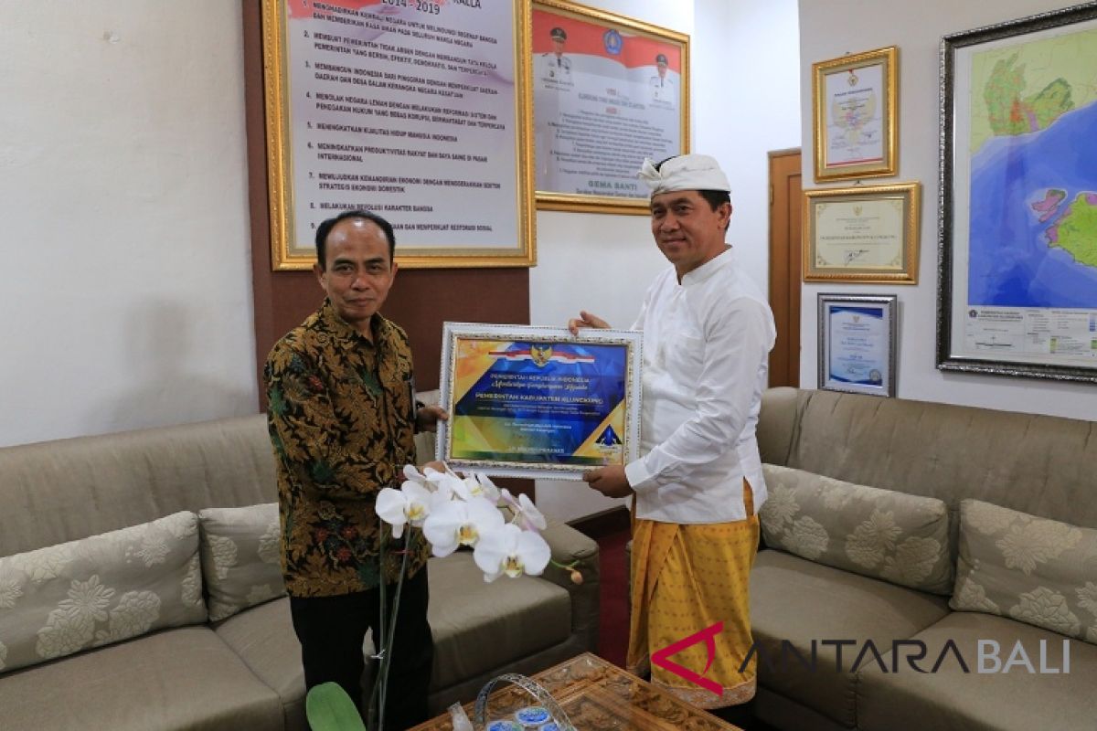 Pemkab Klungkung terima penghargaan menteri keuangan