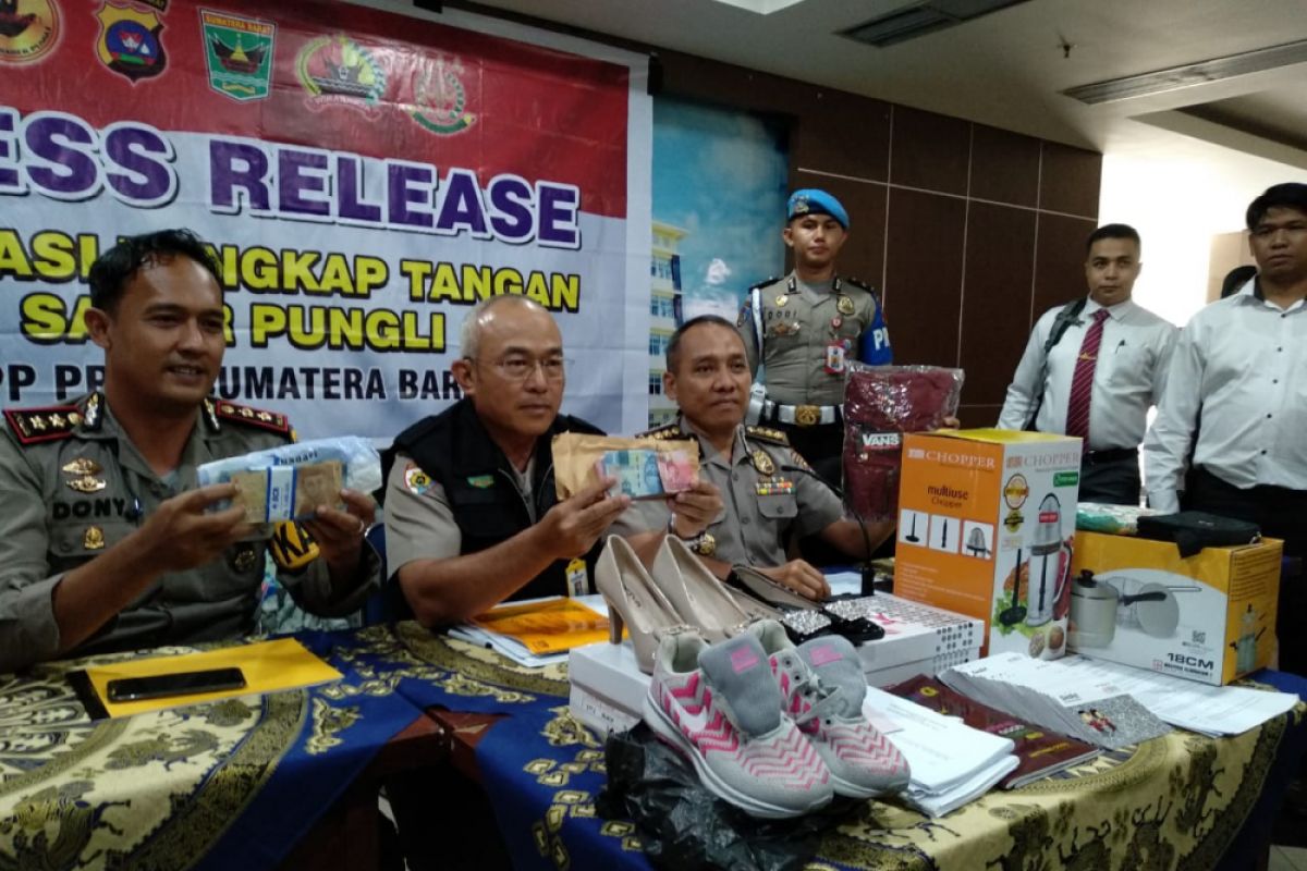 Diduga tilap dana Program Indonesia Pintar, pegawai honorer SMKN Solok diciduk polisi