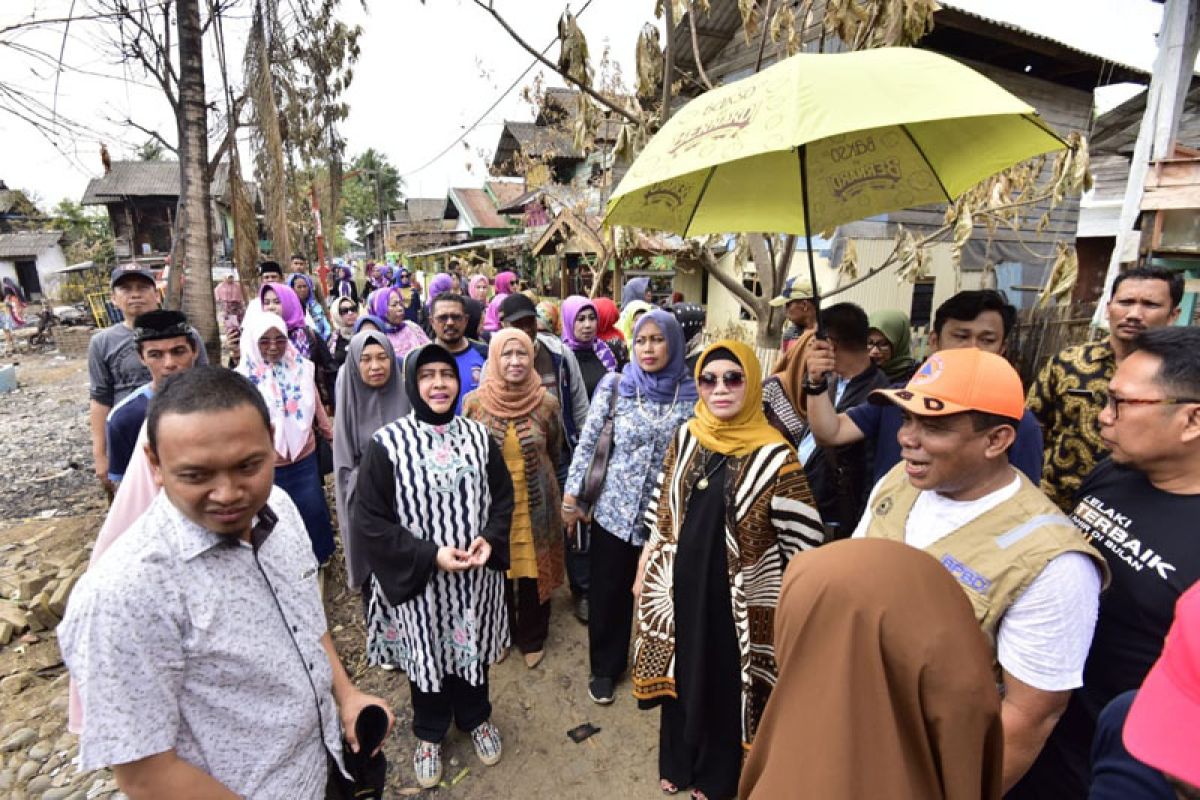 Ketua PKK Sulsel serahkan bantuan korban kebakaran Untia