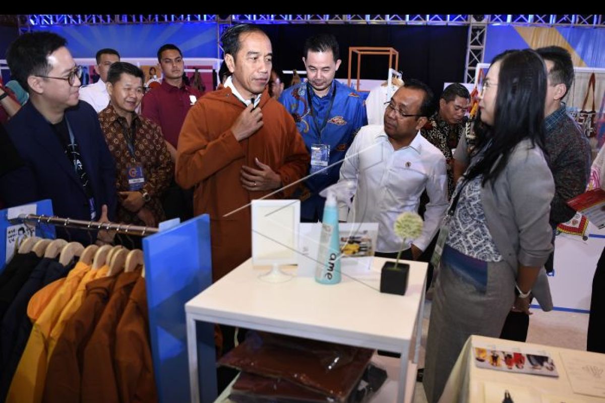 Presiden Jokowi beli jaket di Ideafest