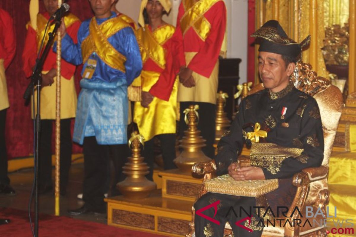 Presiden Jokowi kini bergelar Tuanku Sri Indra Utama Junjungan Negeri