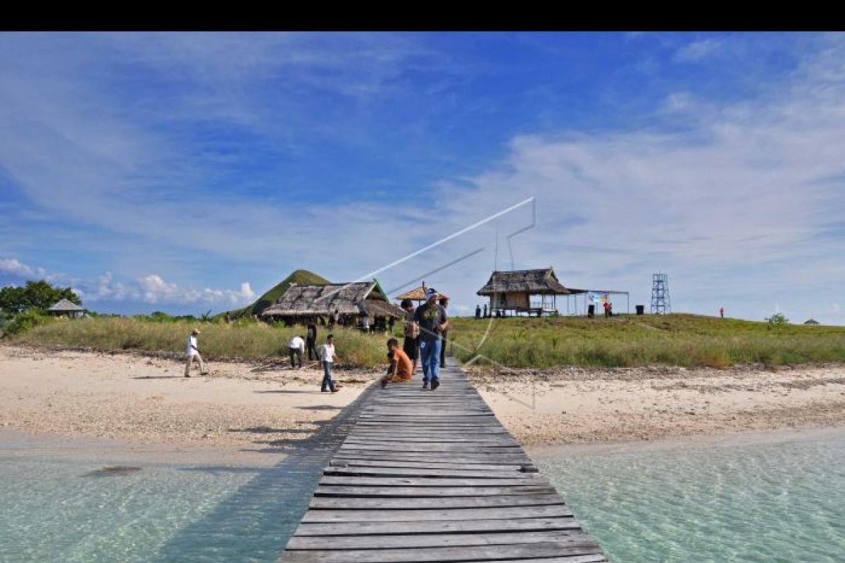 Paket wisata kapal pesiar ke Pulau Kenawa akan dibuka lagi