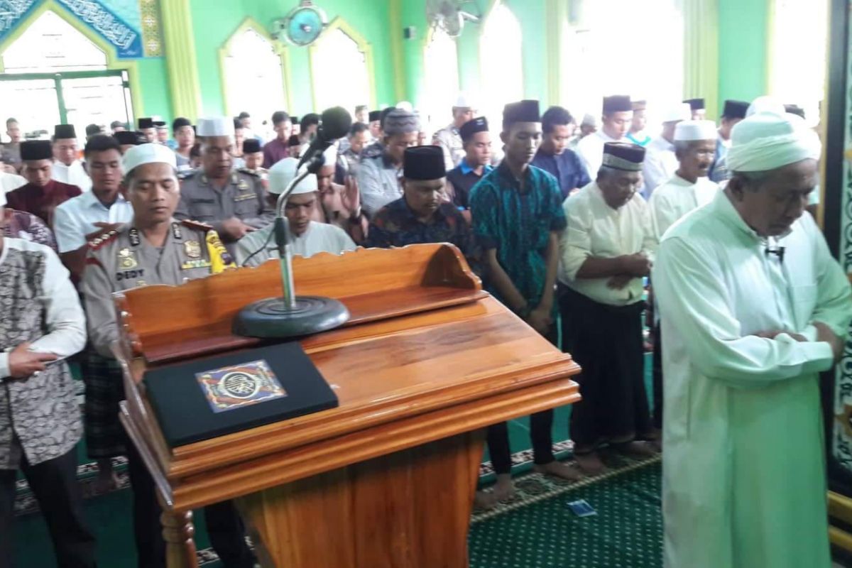 Ribuan warga Langkat  serentak shalat ghaib