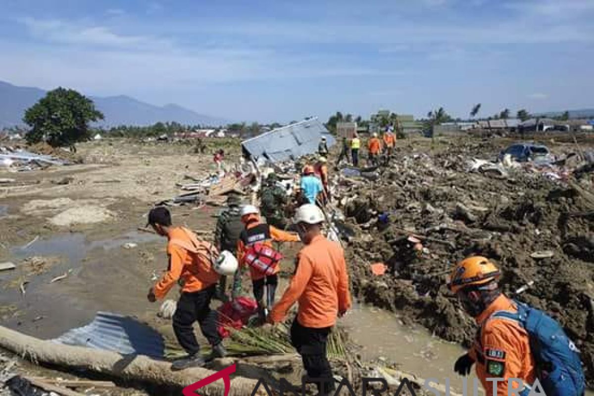 Sukarelawan sultra sudah evakuasi 13 korban gempa-tsunami Palu