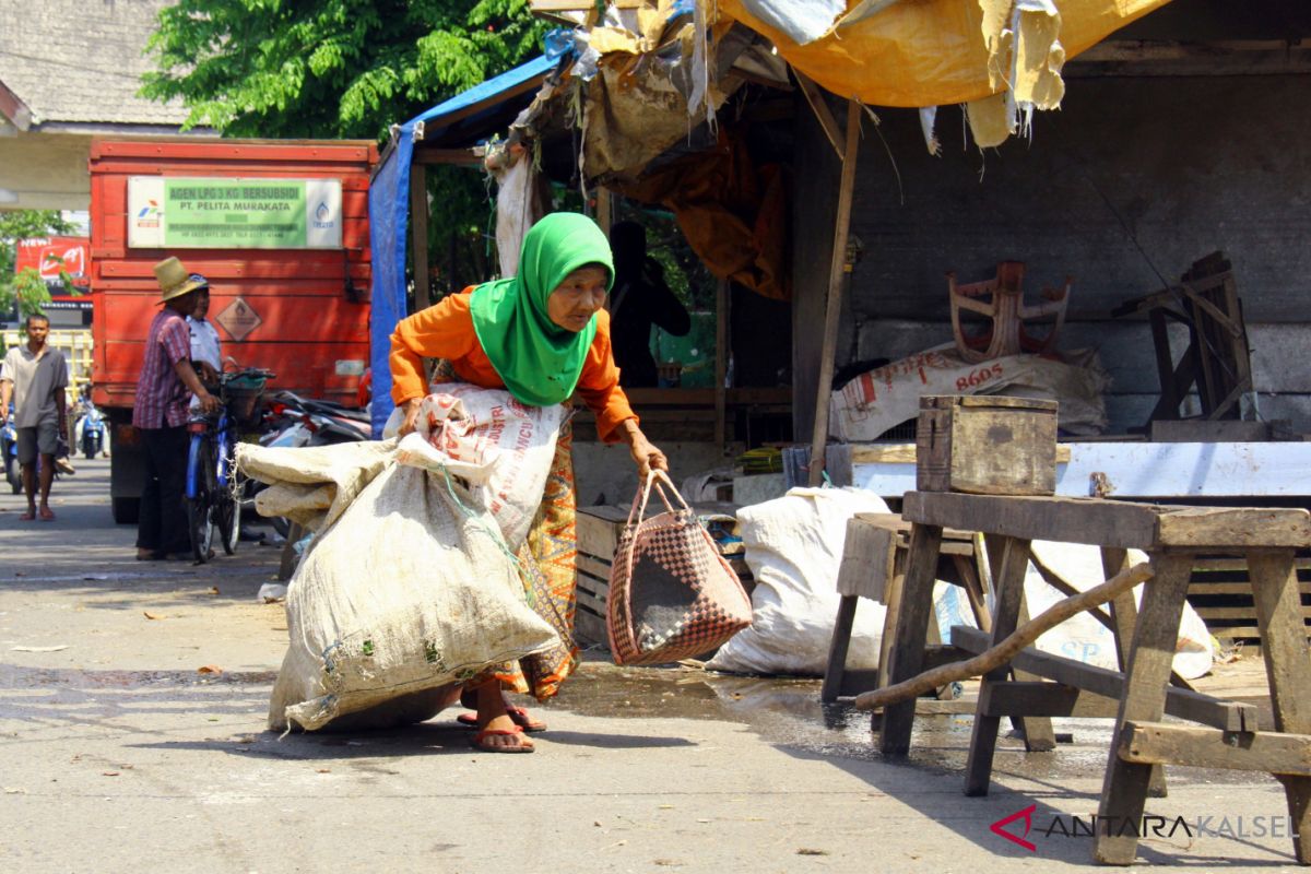 Terkait relokasi pasar, Plt Bupati HST siap angkat topi