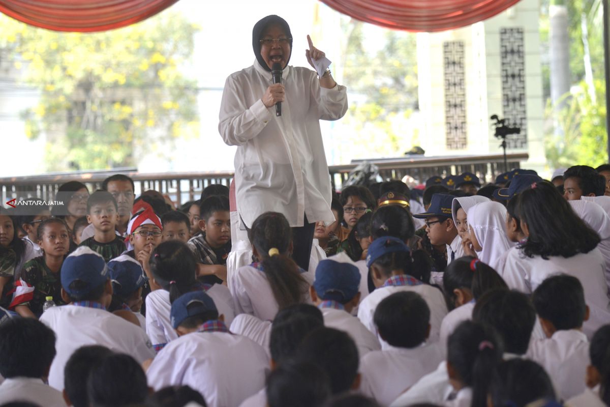 Risma dan Ribuan Pelajar Surabaya Deklarasi 