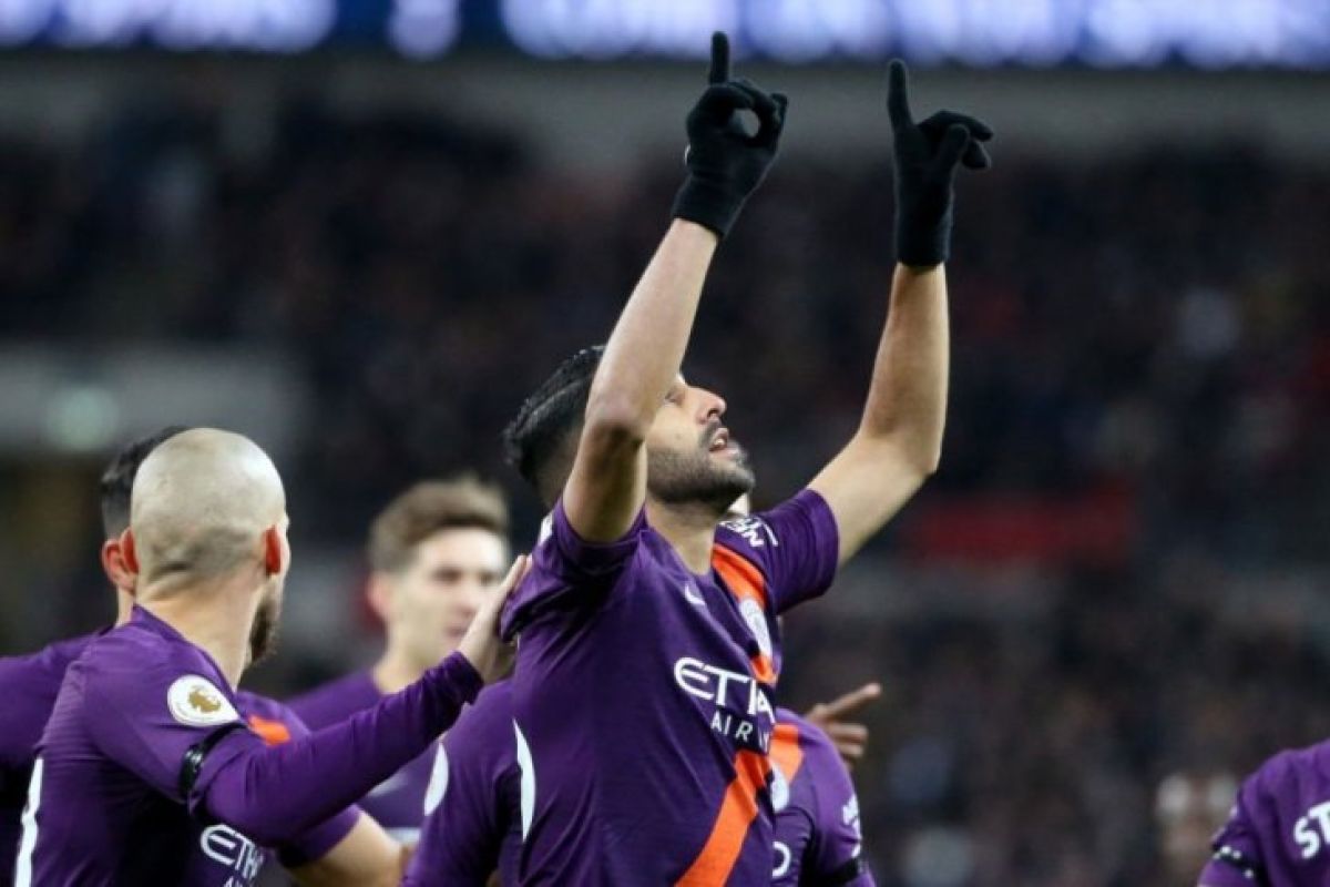 Mahrez lakukan gestur selebrasi gol kenang mendiang bos Leicester City
