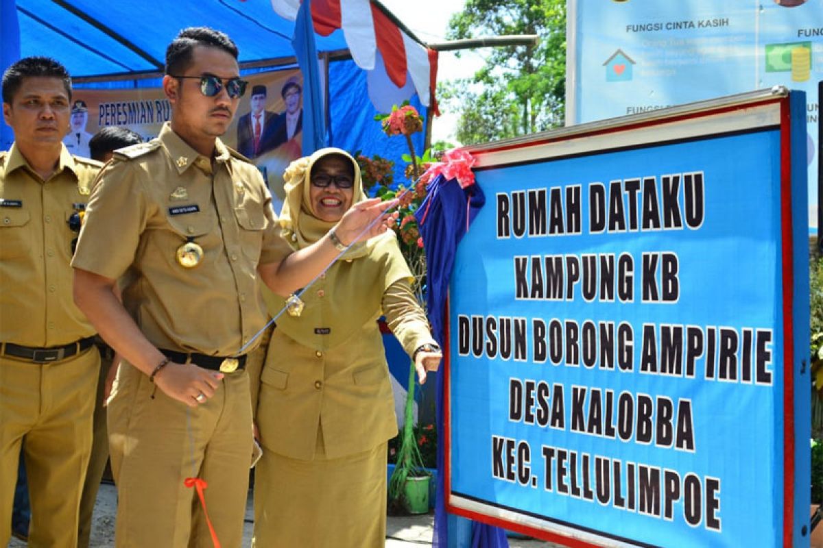 Bupati Sinjai resmikan rumah dataku Kampung KB Desa Kalobba