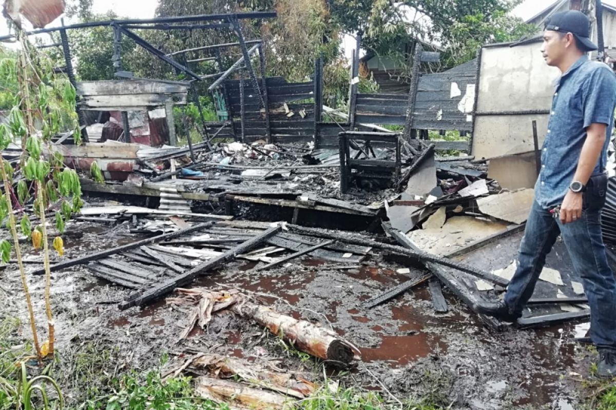 Rumah Semi permanen di Bangka Selatan ludes terbakar