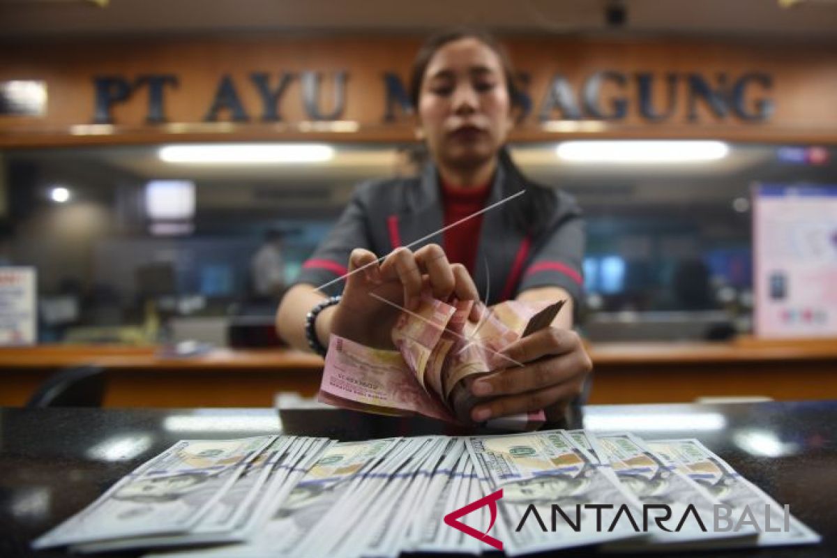 Rupiah menguat seiring intervensi BI