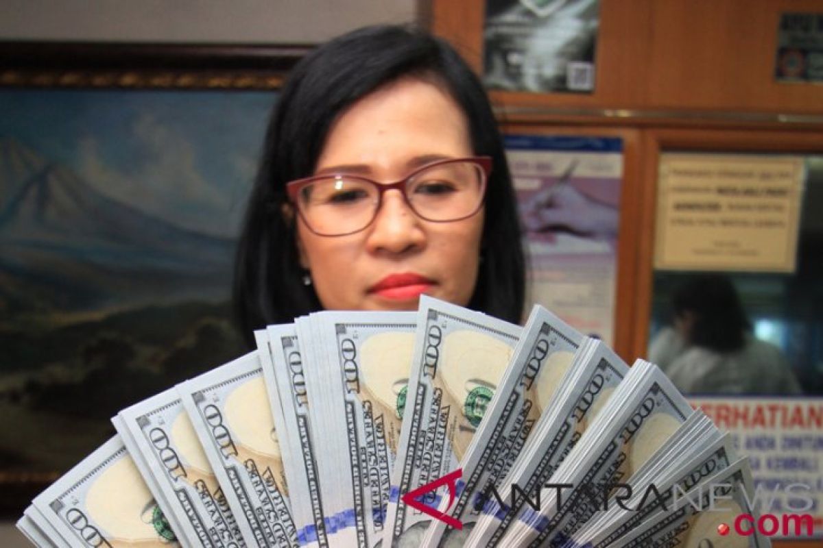 Rupiah Kamis pagi melemah, dekati Rp14.100