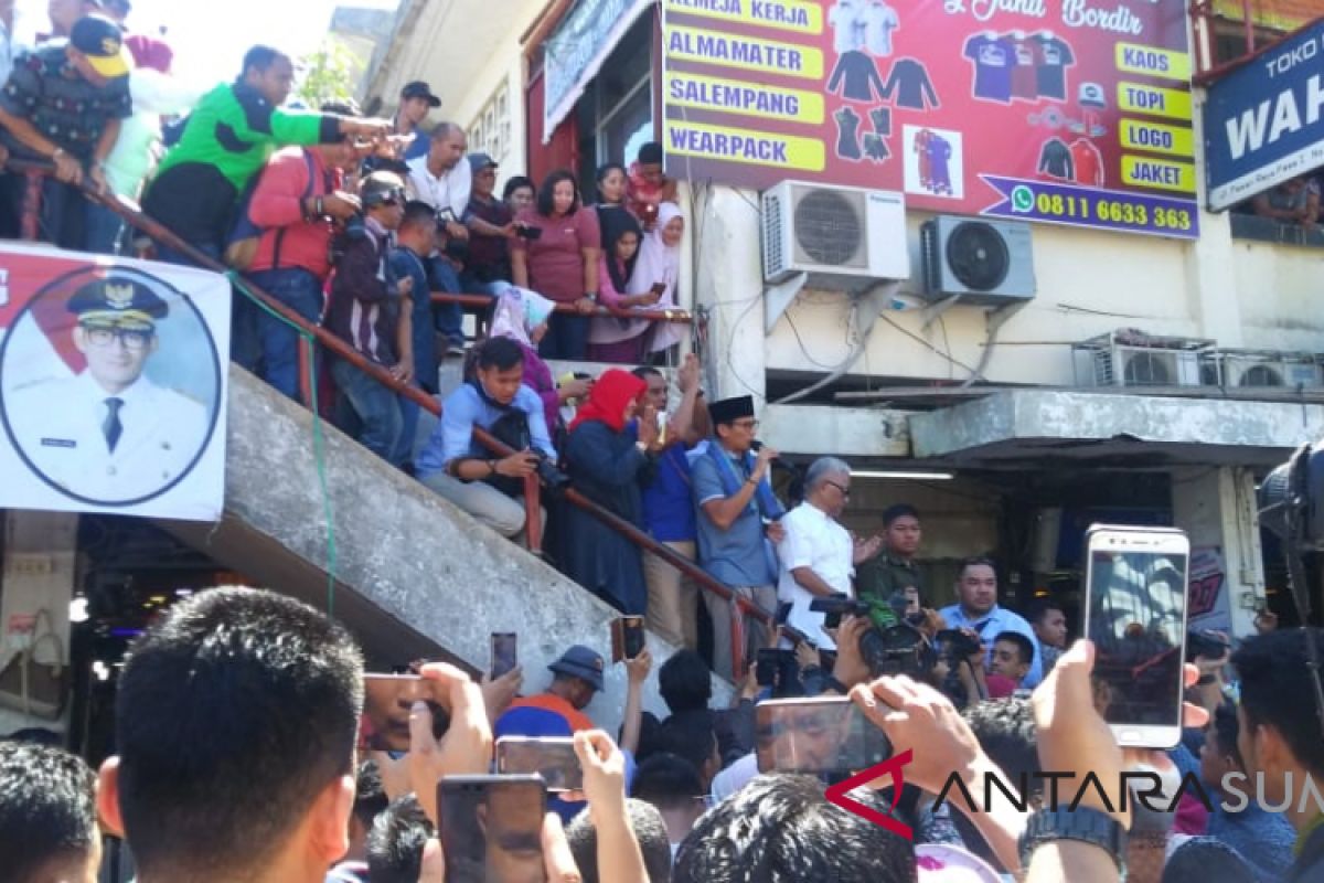 Sandiaga Uno disambut yel yel Uda Sandi di Padang (Video)