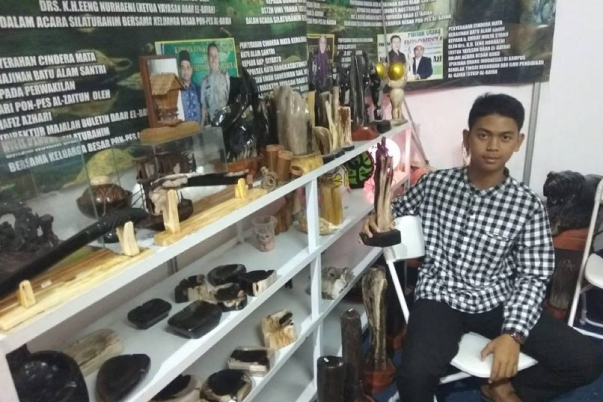 Kerajinan Ponpes Al-Bayan Dipadati Pengunjung Pameran Koperasi