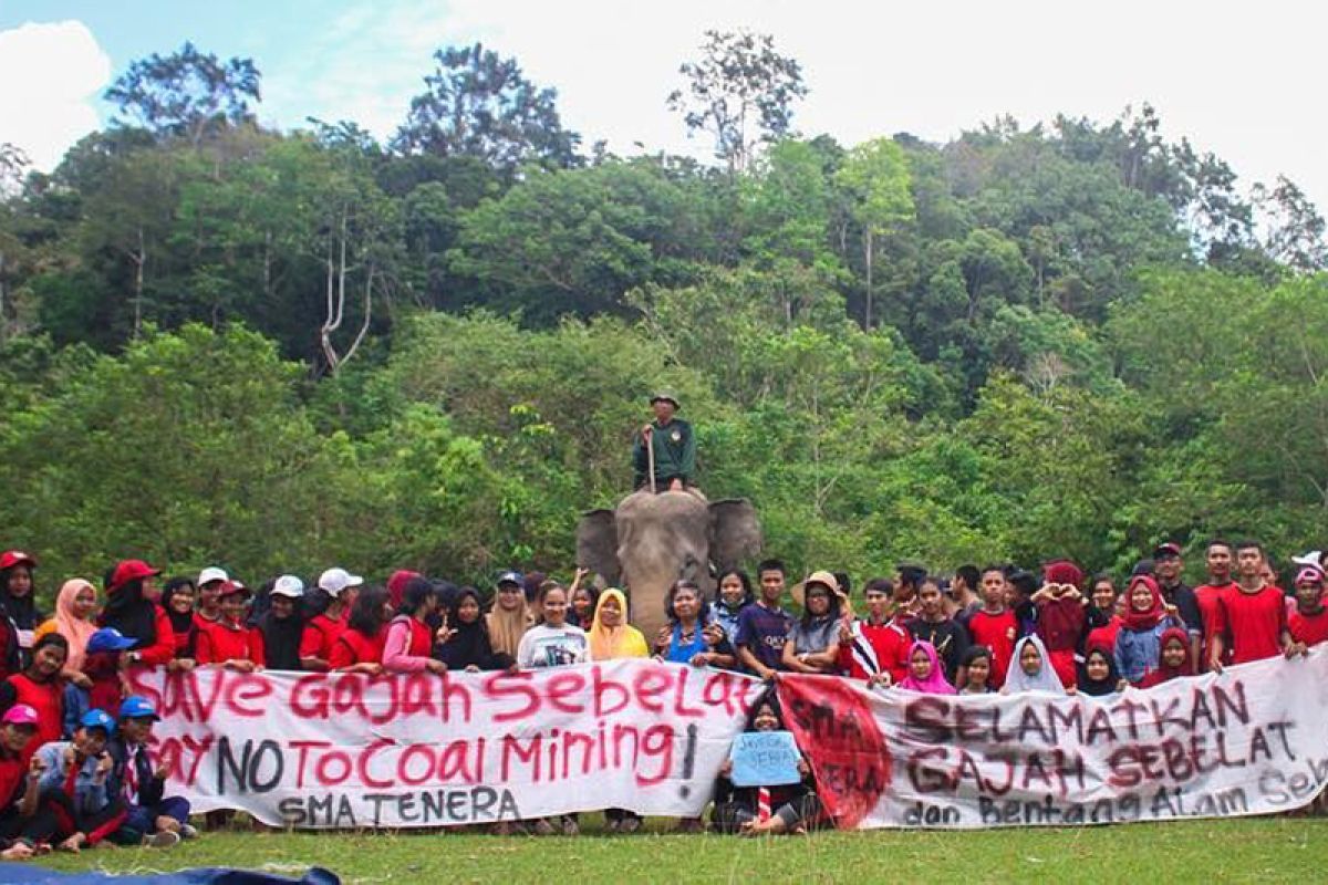 Masyarakat tanda tangan petisi tolak izin tambang batu bara