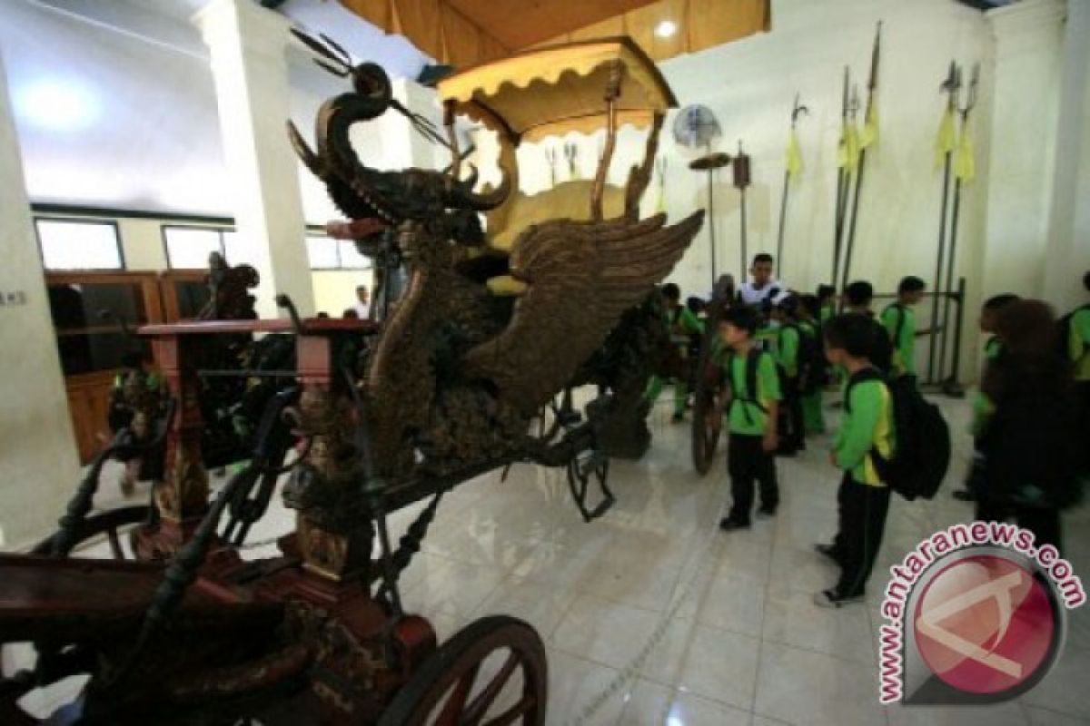Keraton Kasepuhan sulap museum pusaka mirip pusat perbelanjaan