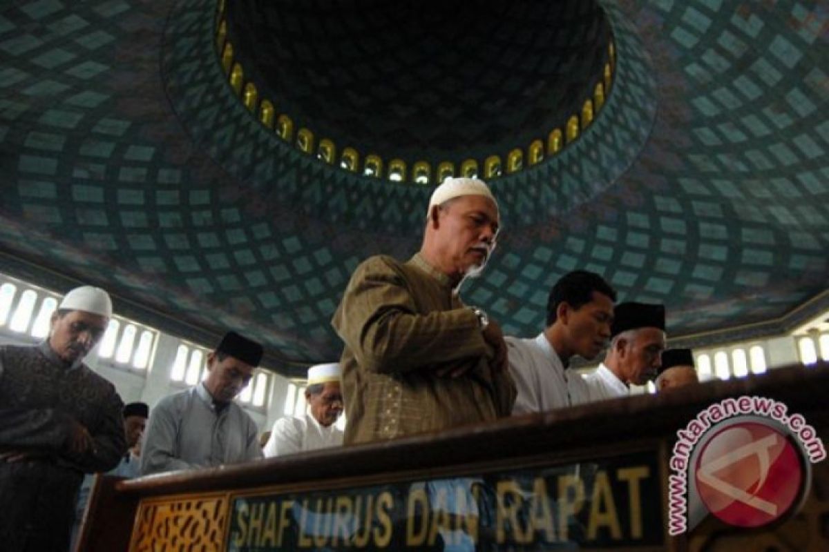 Shalat ghaib untuk Rizal Mahdi mantan dosen IAIN Pontianak salah seorang korban jatuhnya pesawat Lion Air