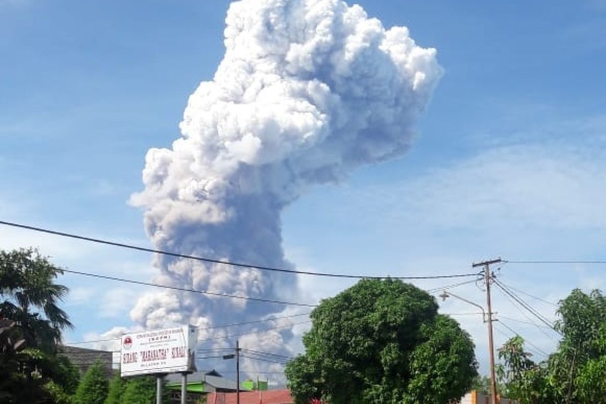 PVMBG Larang beraktivitas radius bahaya Gunung Soputan