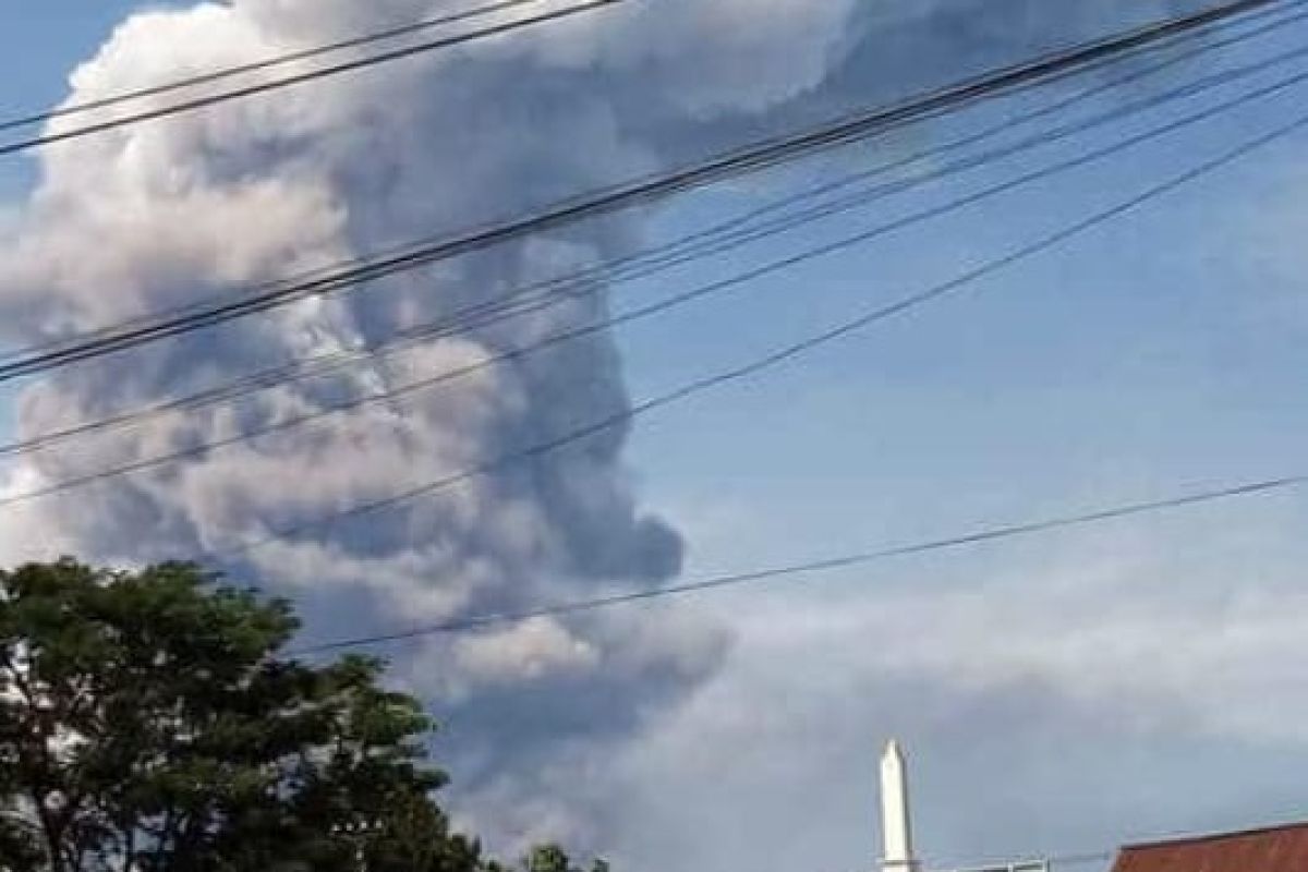 Awan panas letusan Guntung Soputan setinggi 5.000 meter