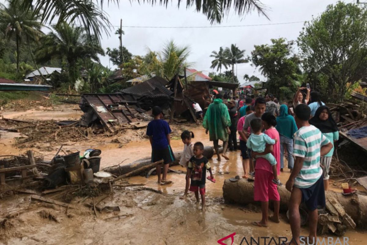 Bupati Pasaman tinjau lokasi bencana, warga diimbau waspada