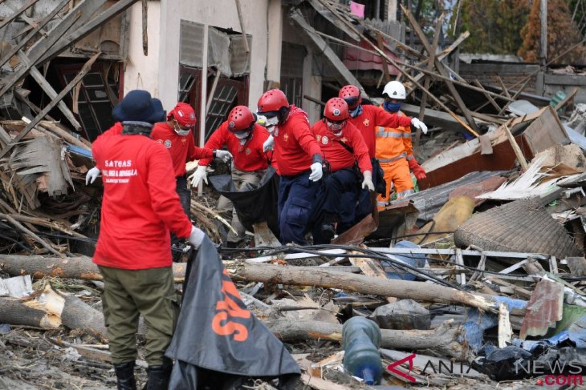 Puluhan hotel sekitar Carita rusak parah akibat tsunami