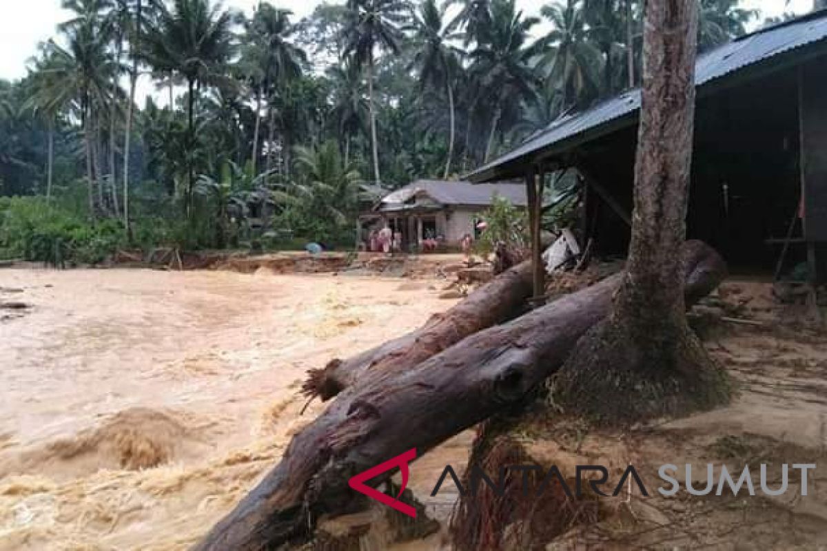 Banjir juga landa Muara Batang Gadis